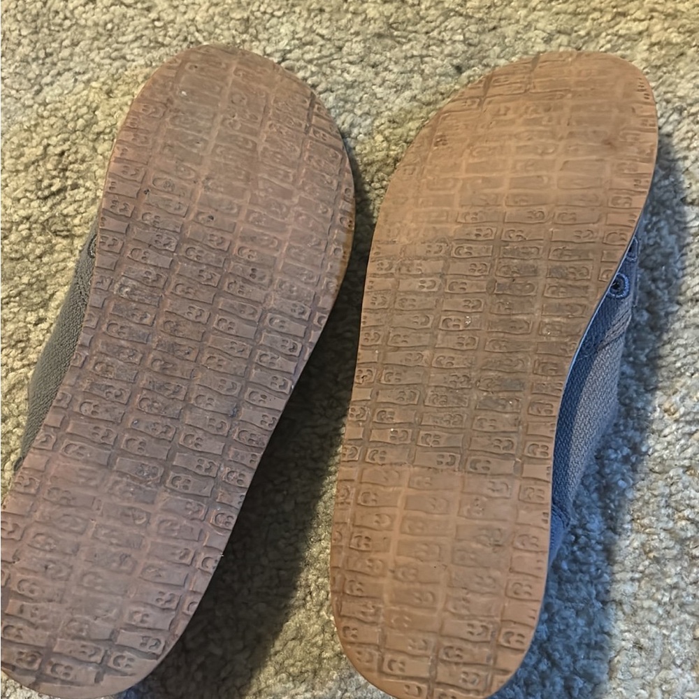 Sanuk - Picture 2 of 2
